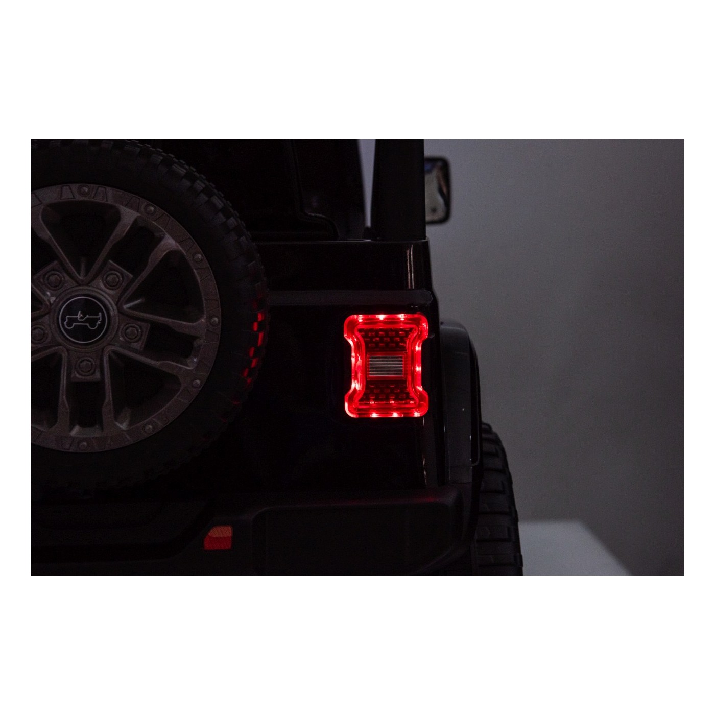 Jeep Wrangler Rubicon LIFT biele vozidlo