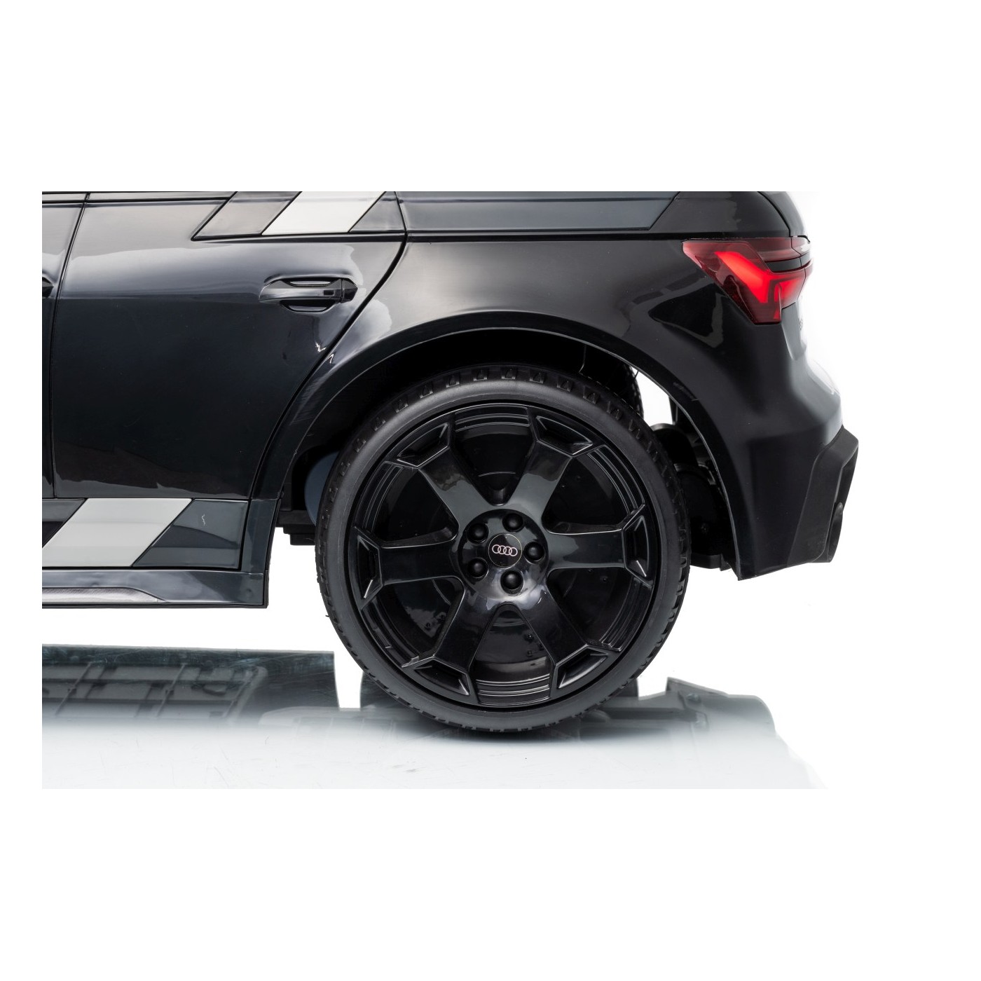 Audi RS6 Avant GT čierne