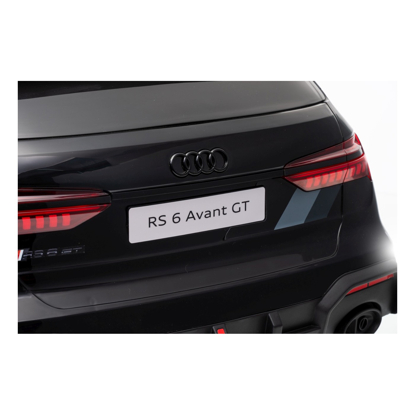 Audi RS6 Avant GT čierne