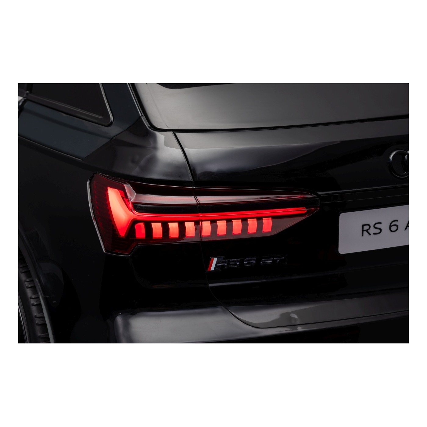 Audi RS6 Avant GT čierne