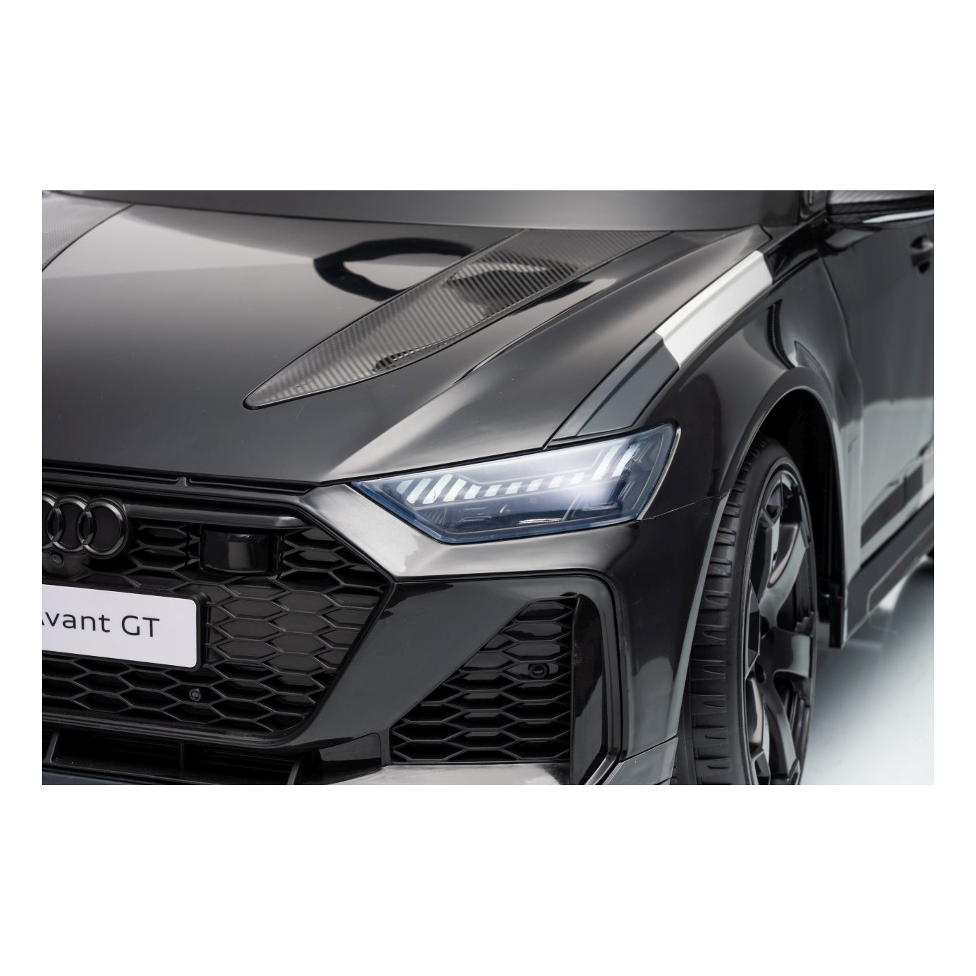 Audi RS6 Avant GT čierne