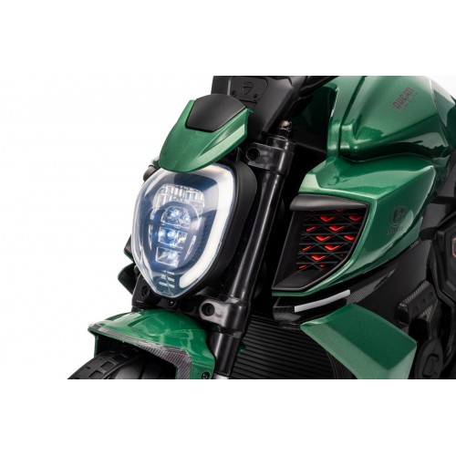 Motor vozidla Ducati Diavel x Bentley Green