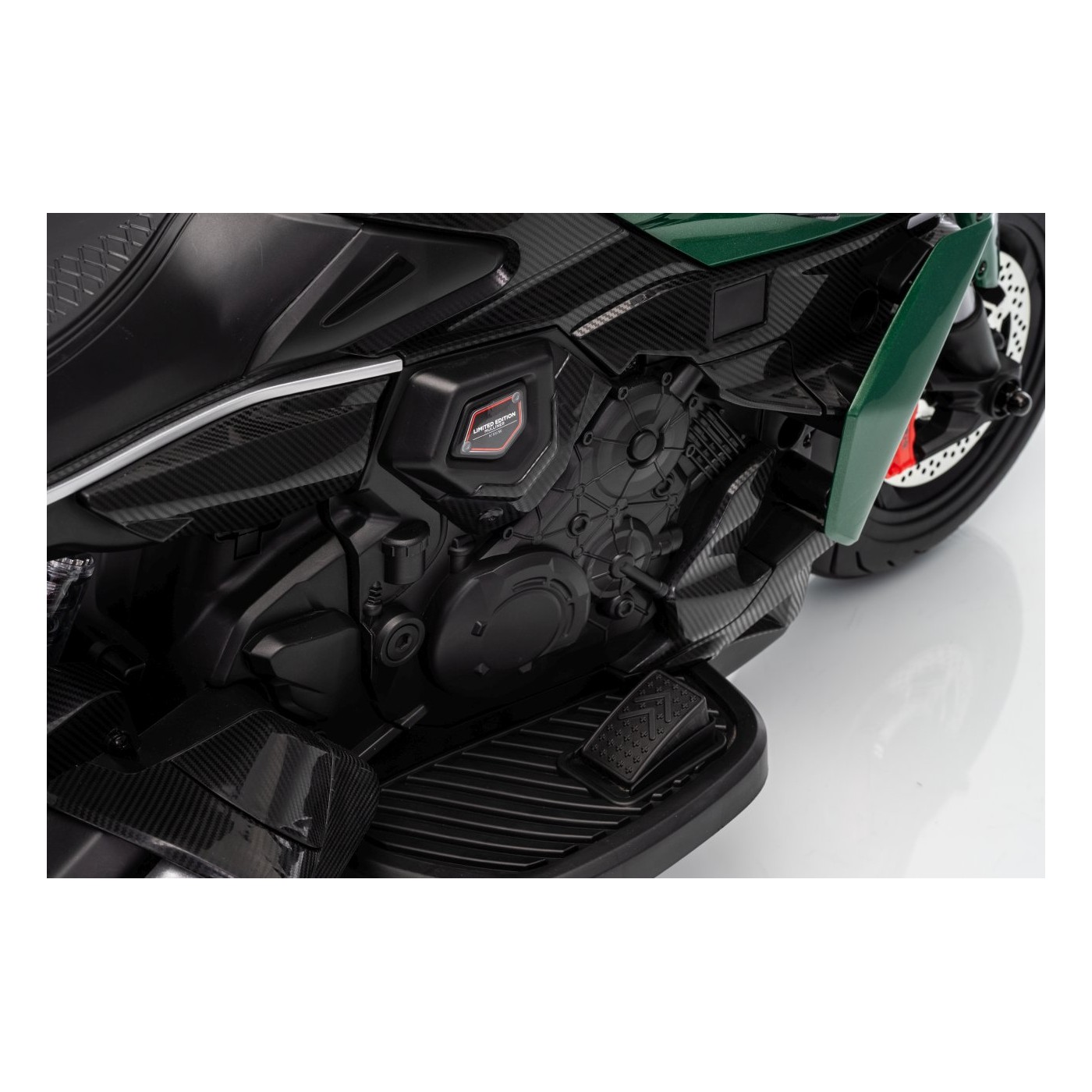 Motor vozidla Ducati Diavel x Bentley Green