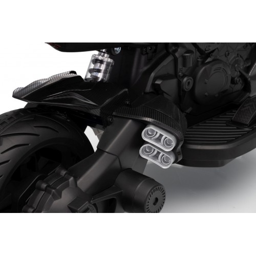 Motor vozidla Ducati Diavel x Bentley Green