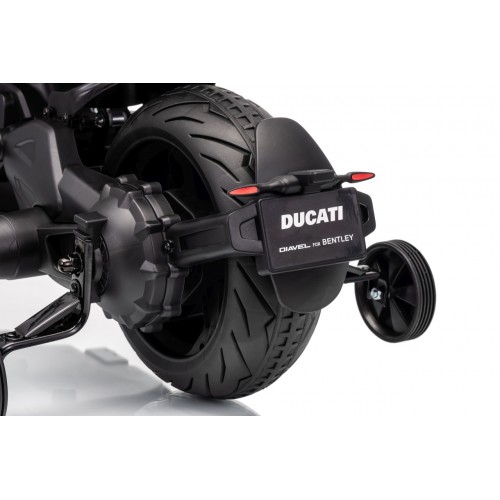 Motor vozidla Ducati Diavel x Bentley Green