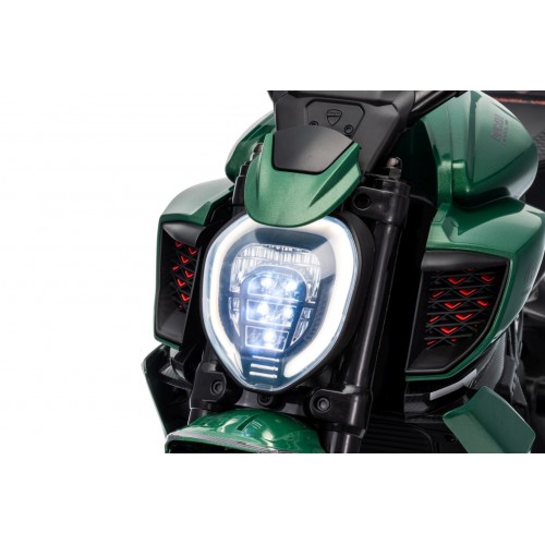 Motor vozidla Ducati Diavel x Bentley Green