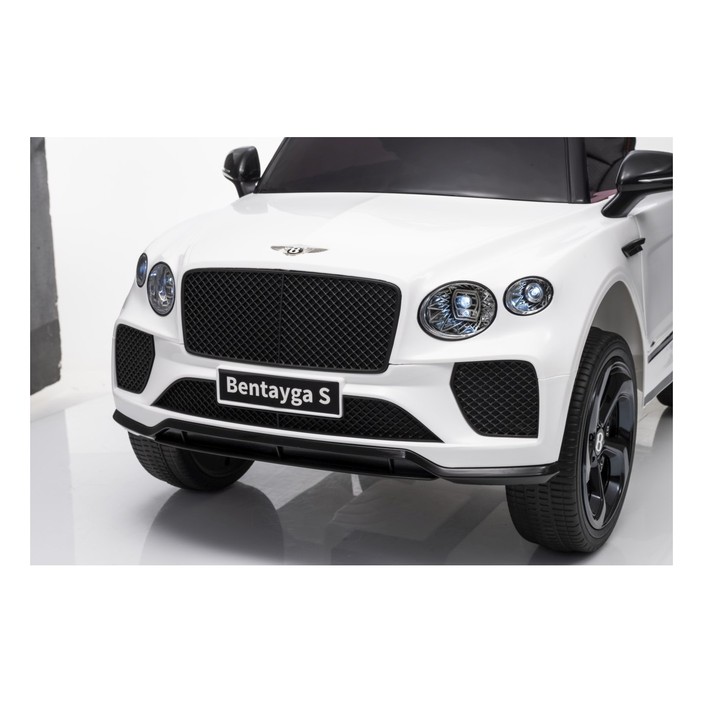 Bentley Bentayga S biele vozidlo