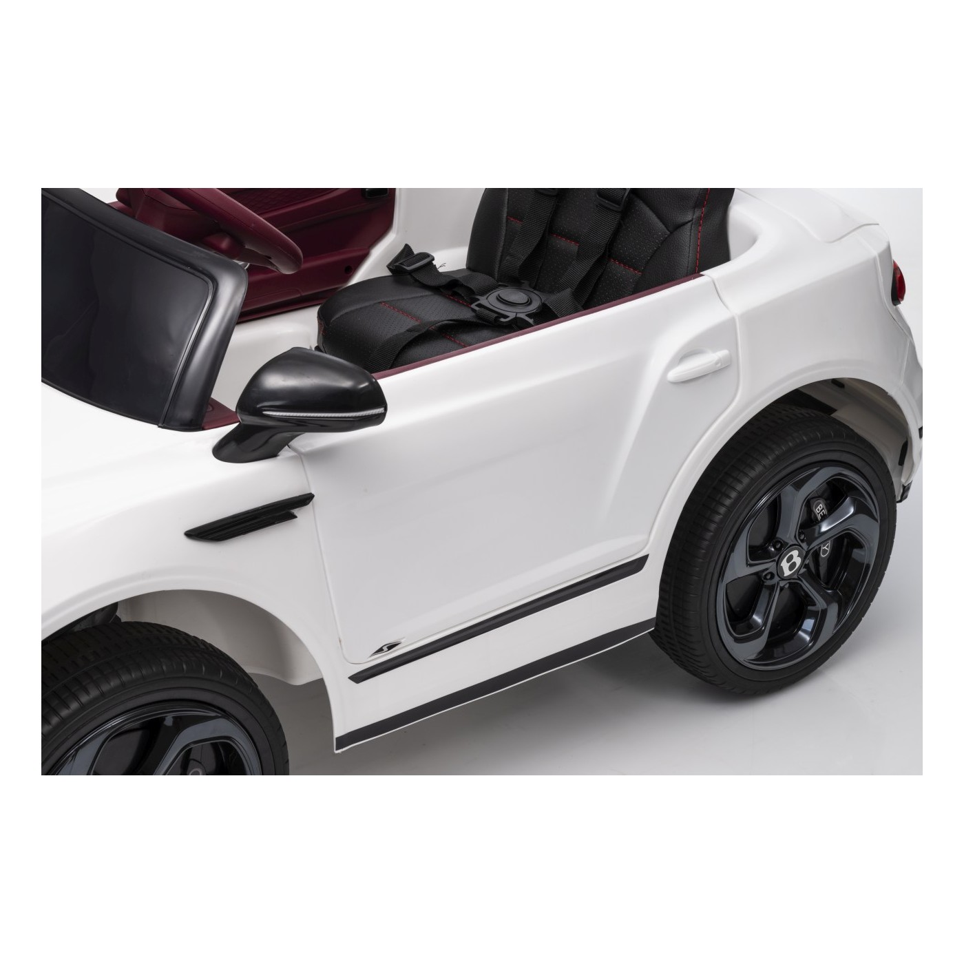 Bentley Bentayga S biele vozidlo