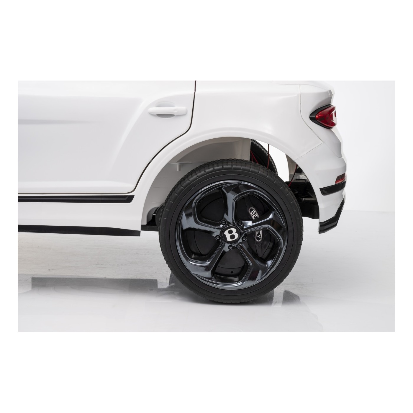 Bentley Bentayga S biele vozidlo