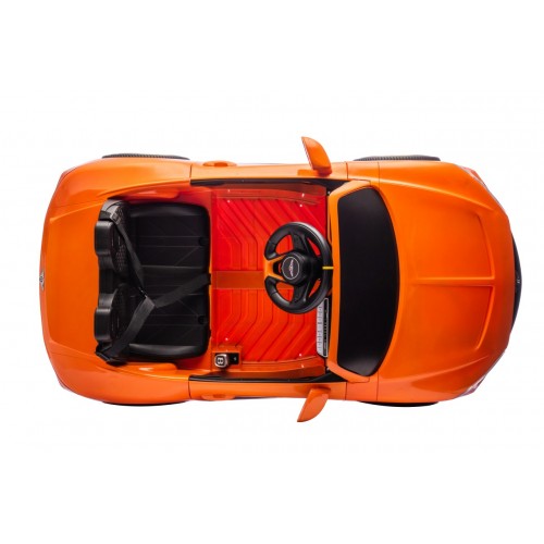 Vozidlo Bentley Batur Convertible v oranžovej farbe