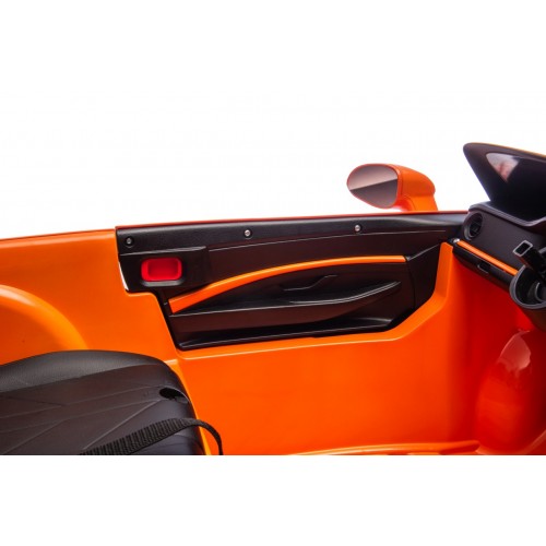 Vozidlo Bentley Batur Convertible v oranžovej farbe