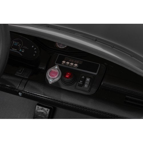 Vozidlo Porsche Taycan Turbo S Black