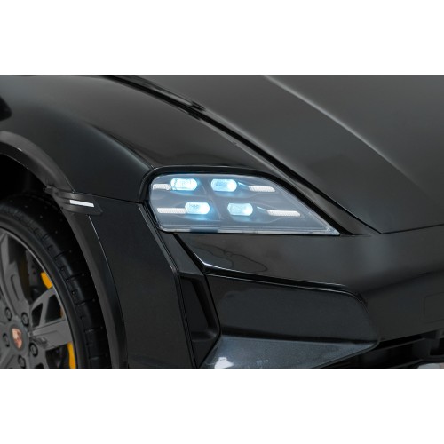 Vozidlo Porsche Taycan Turbo S Black