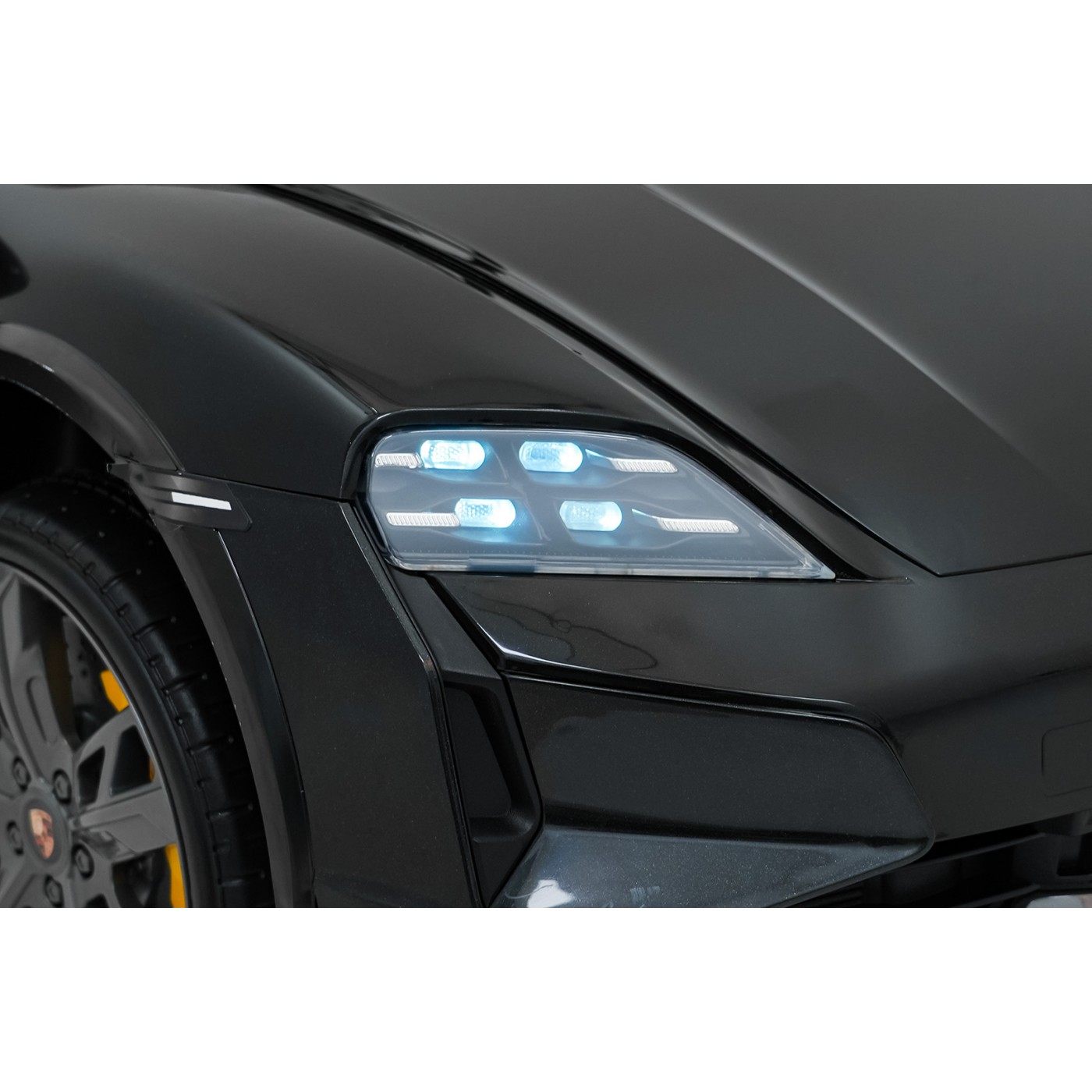 Vozidlo Porsche Taycan Turbo S Black