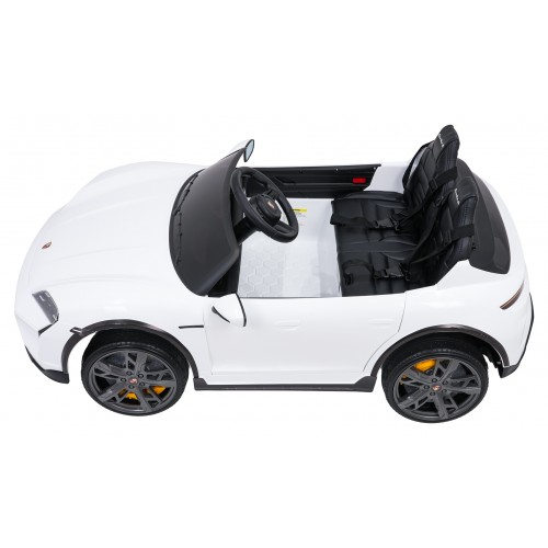 Vozidlo Porsche Taycan Turbo S White