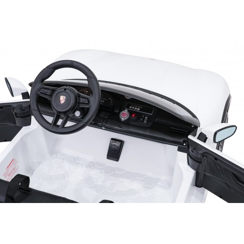 Vozidlo Porsche Taycan Turbo S White