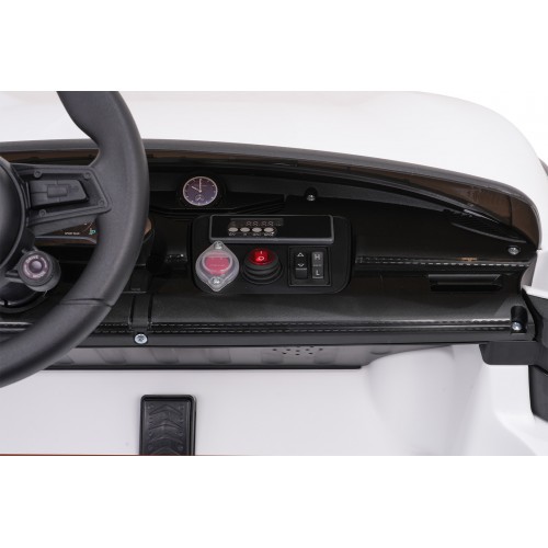 Vozidlo Porsche Taycan Turbo S White