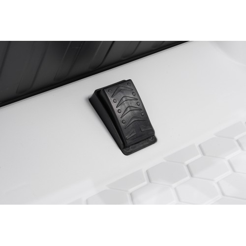 Vozidlo Porsche Taycan Turbo S White