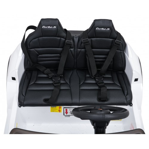 Vozidlo Porsche Taycan Turbo S White