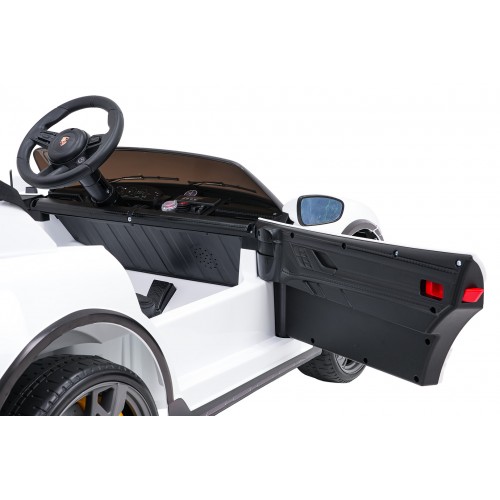 Vozidlo Porsche Taycan Turbo S White