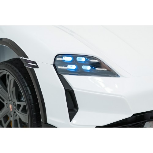 Vozidlo Porsche Taycan Turbo S White