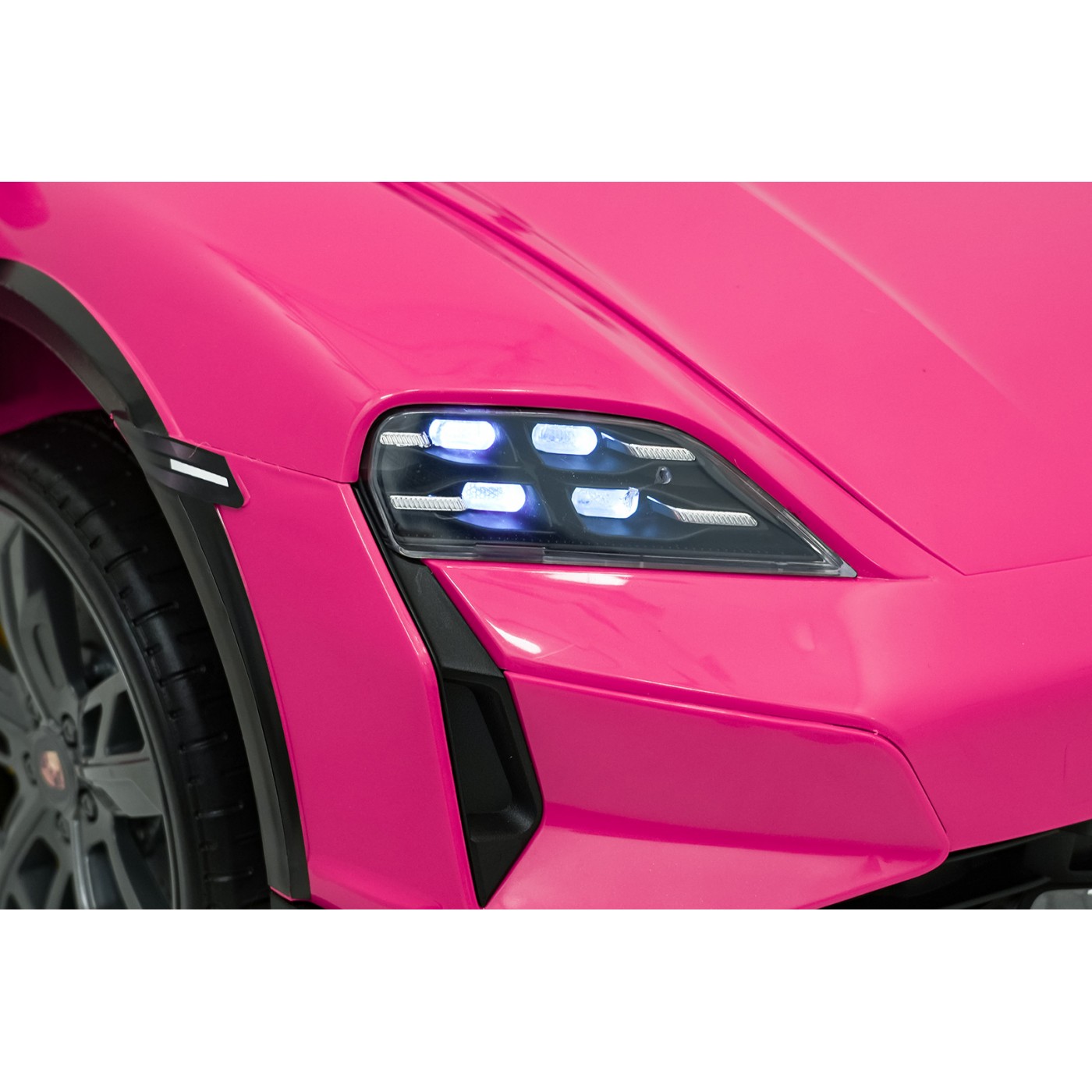 Vozidlo Porsche Taycan Turbo S Pink