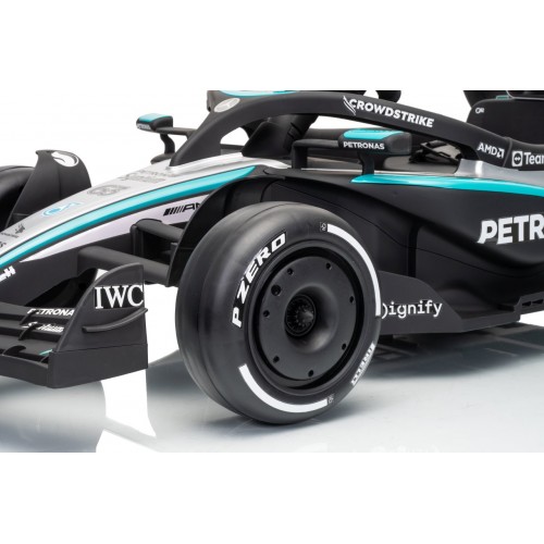 Vozidlo AMG PETRONAS F1 Čierne pretekárske auto
