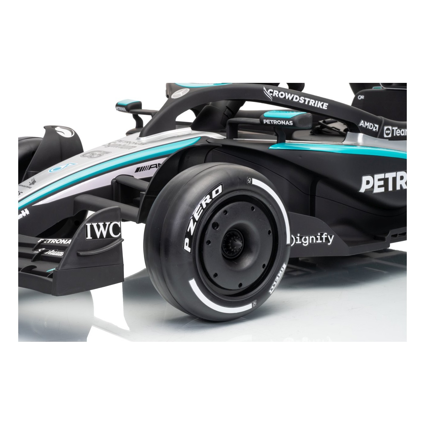 Vozidlo AMG PETRONAS F1 Čierne pretekárske auto
