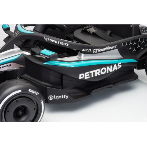 Vozidlo AMG PETRONAS F1 Čierne pretekárske auto