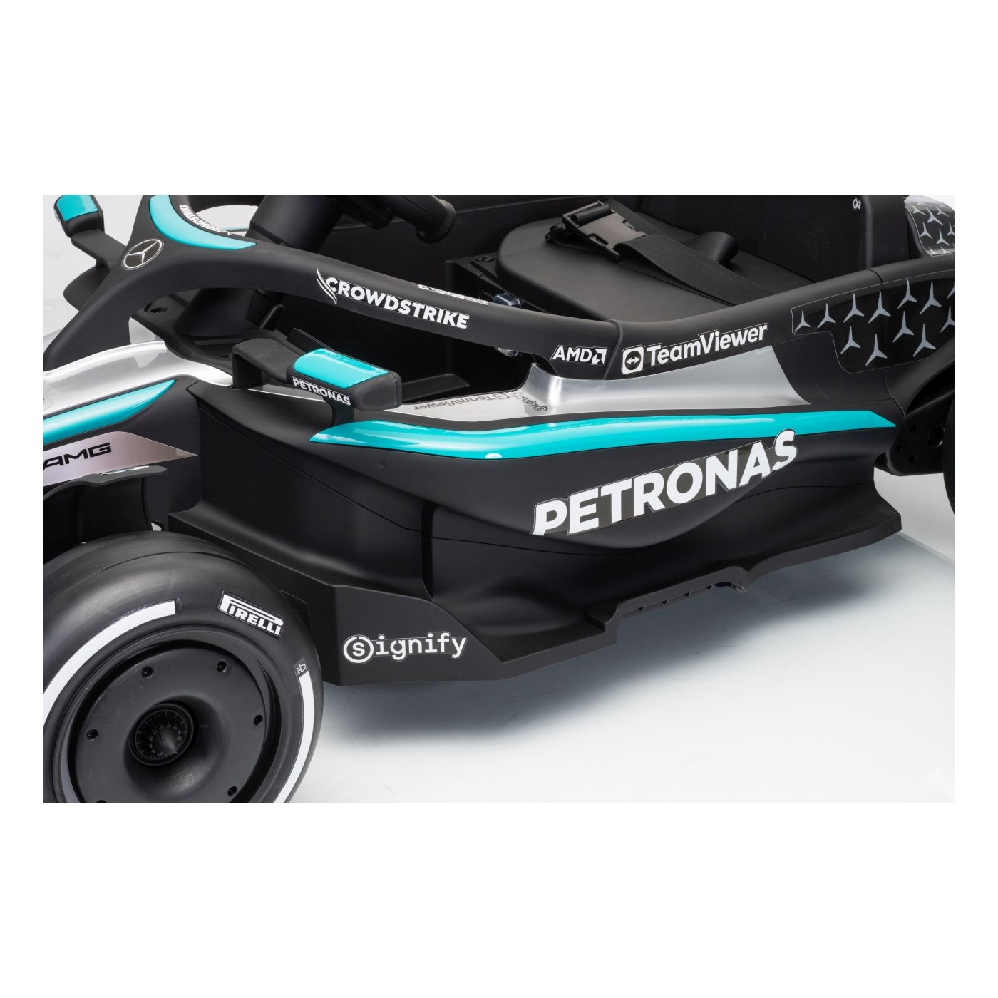 Vozidlo AMG PETRONAS F1 Čierne pretekárske auto