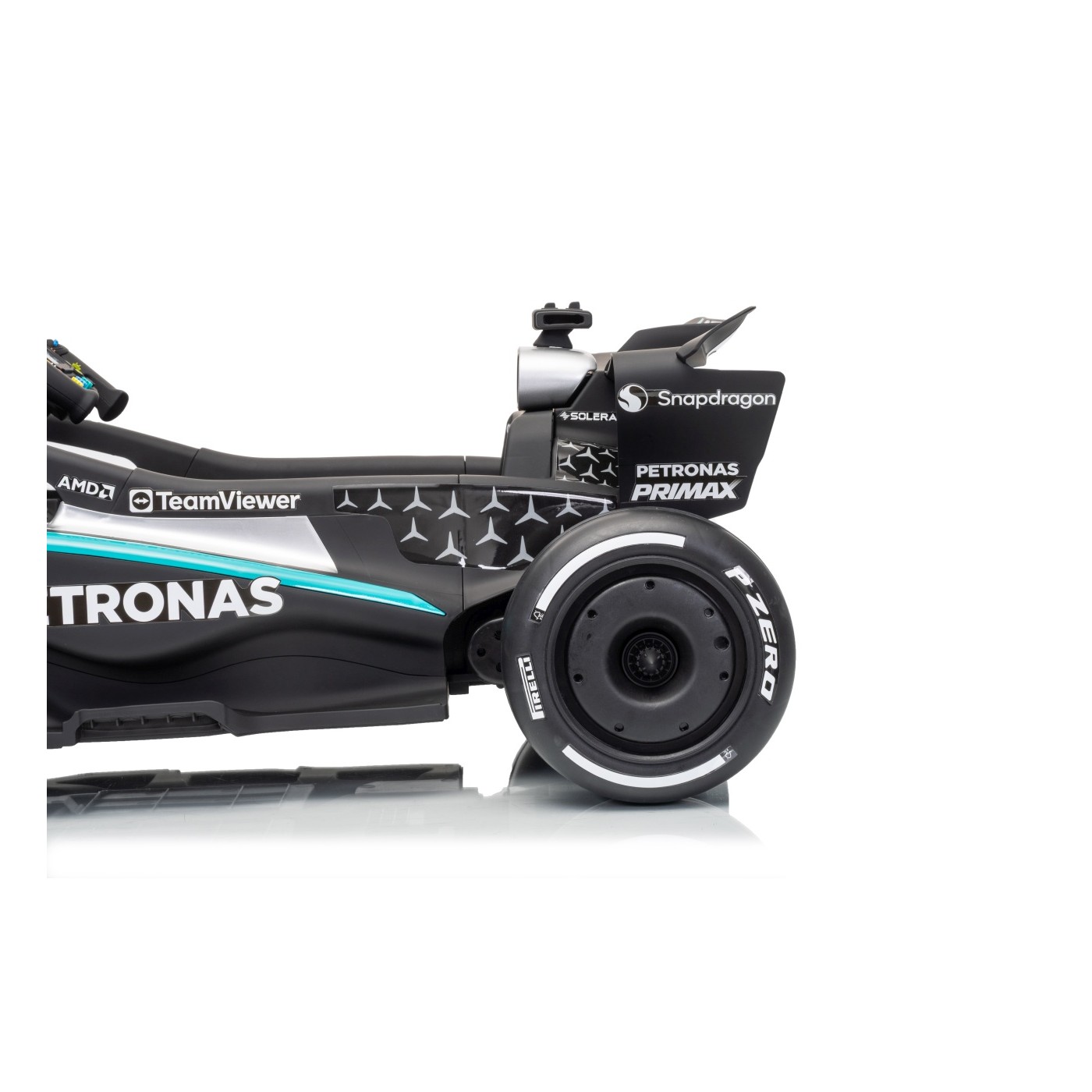 Vozidlo AMG PETRONAS F1 Čierne pretekárske auto