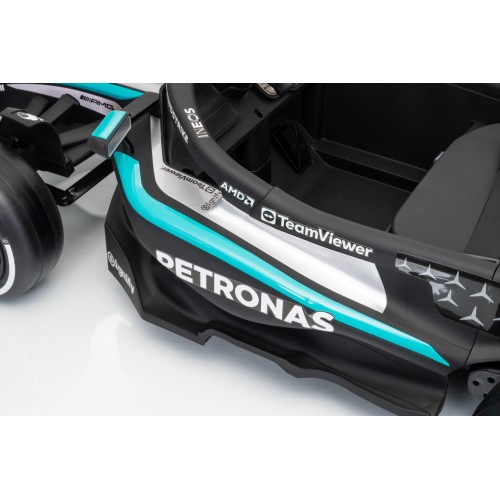 Vozidlo AMG PETRONAS F1 Čierne pretekárske auto