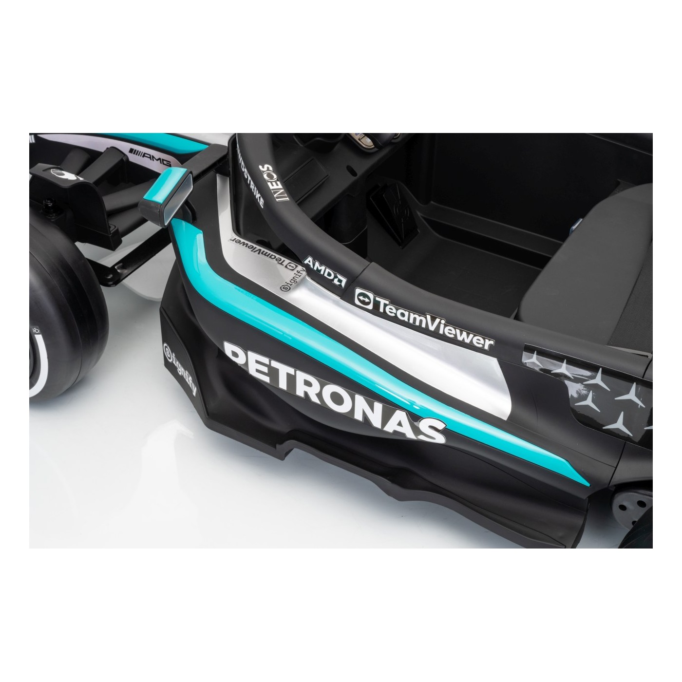 Vozidlo AMG PETRONAS F1 Čierne pretekárske auto