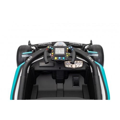Vozidlo AMG PETRONAS F1 Čierne pretekárske auto