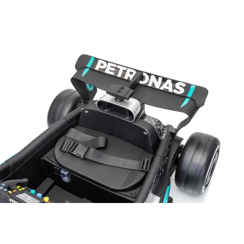 Vozidlo AMG PETRONAS F1 Čierne pretekárske auto