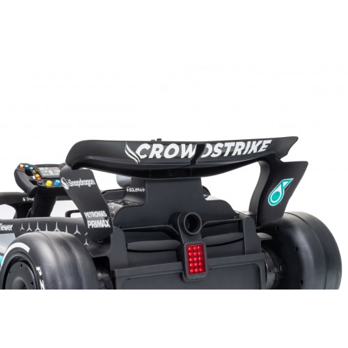 Vozidlo AMG PETRONAS F1 Čierne pretekárske auto