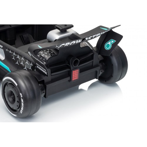 Vozidlo AMG PETRONAS F1 Čierne pretekárske auto