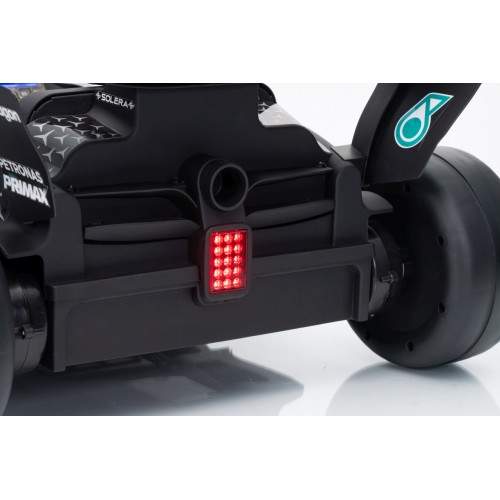 Vozidlo AMG PETRONAS F1 Čierne pretekárske auto
