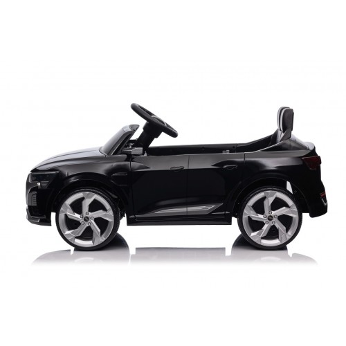 Čierne vozidlo Audi SQ8
