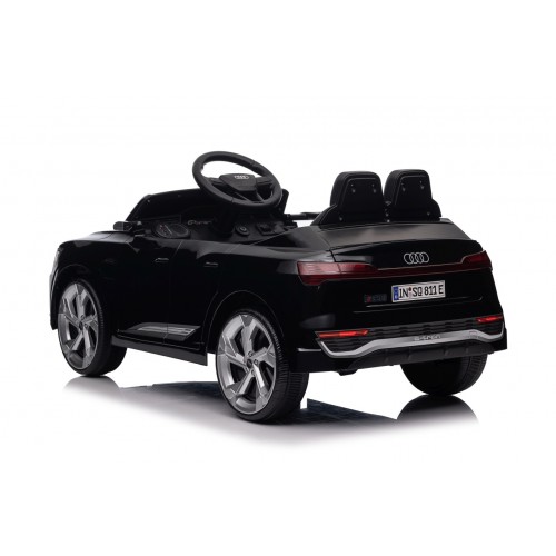 Čierne vozidlo Audi SQ8