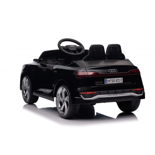 Čierne vozidlo Audi SQ8