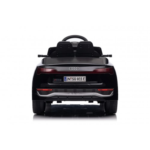 Čierne vozidlo Audi SQ8