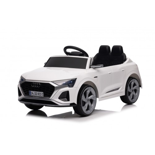 Audi SQ8 biele vozidlo