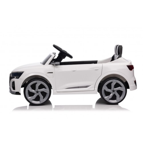 Audi SQ8 biele vozidlo