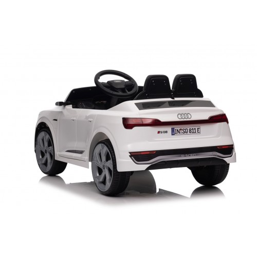 Audi SQ8 biele vozidlo