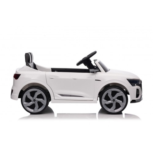 Audi SQ8 biele vozidlo