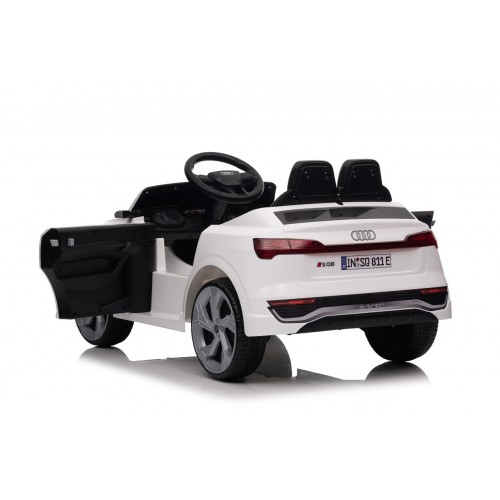 Audi SQ8 biele vozidlo