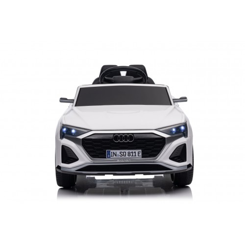 Audi SQ8 biele vozidlo