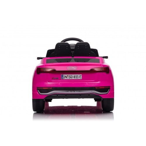 Ružové vozidlo Audi SQ8