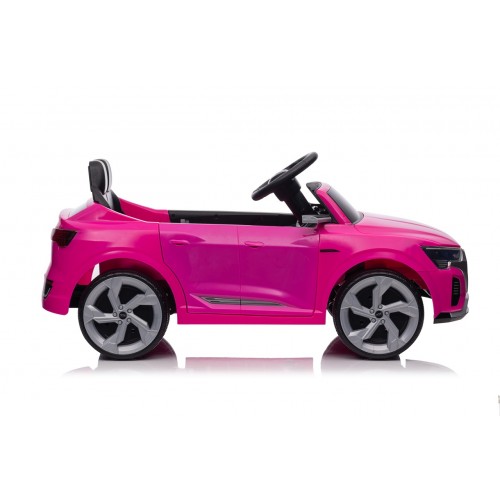 Ružové vozidlo Audi SQ8